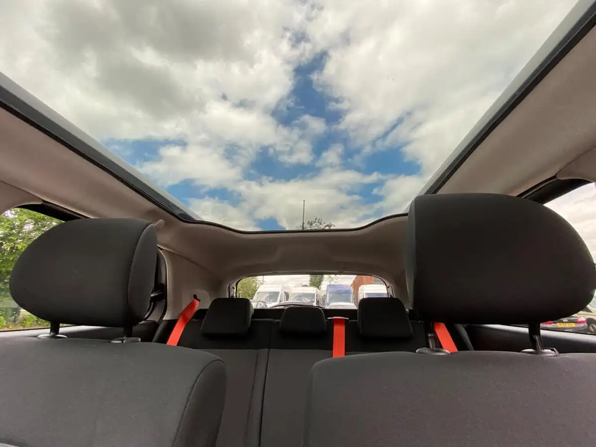 2017-citroen-c4-cactus-12-puretech-rip-curl-big-14