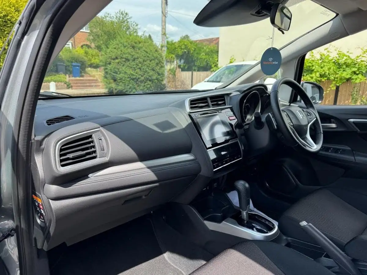 2016-honda-jazz-13-i-vtec-ex-navi-cvt-big-16