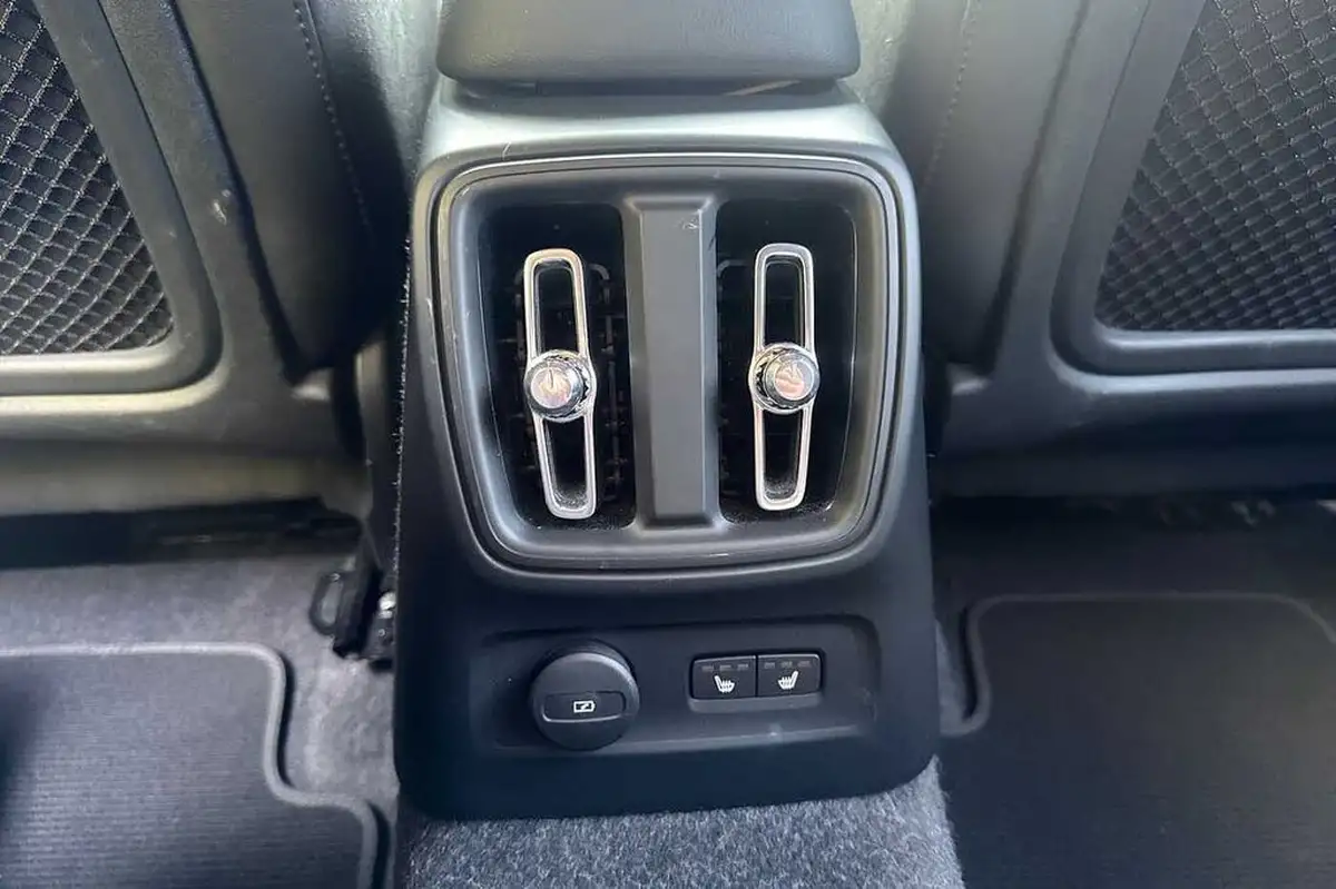 2021-volvo-xc40-15-t4-r-design-208bhp-big-31