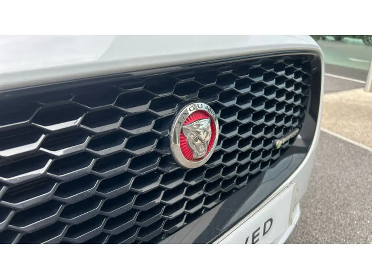 2019-jaguar-e-pace-20-i4d-chequered-flag-180ps-big-19
