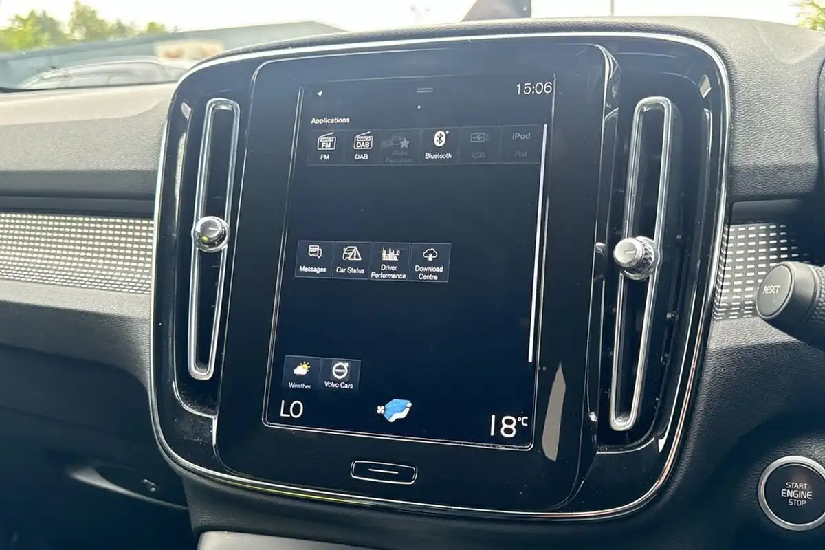 2020-volvo-xc40-20-b4-r-design-awd-big-21