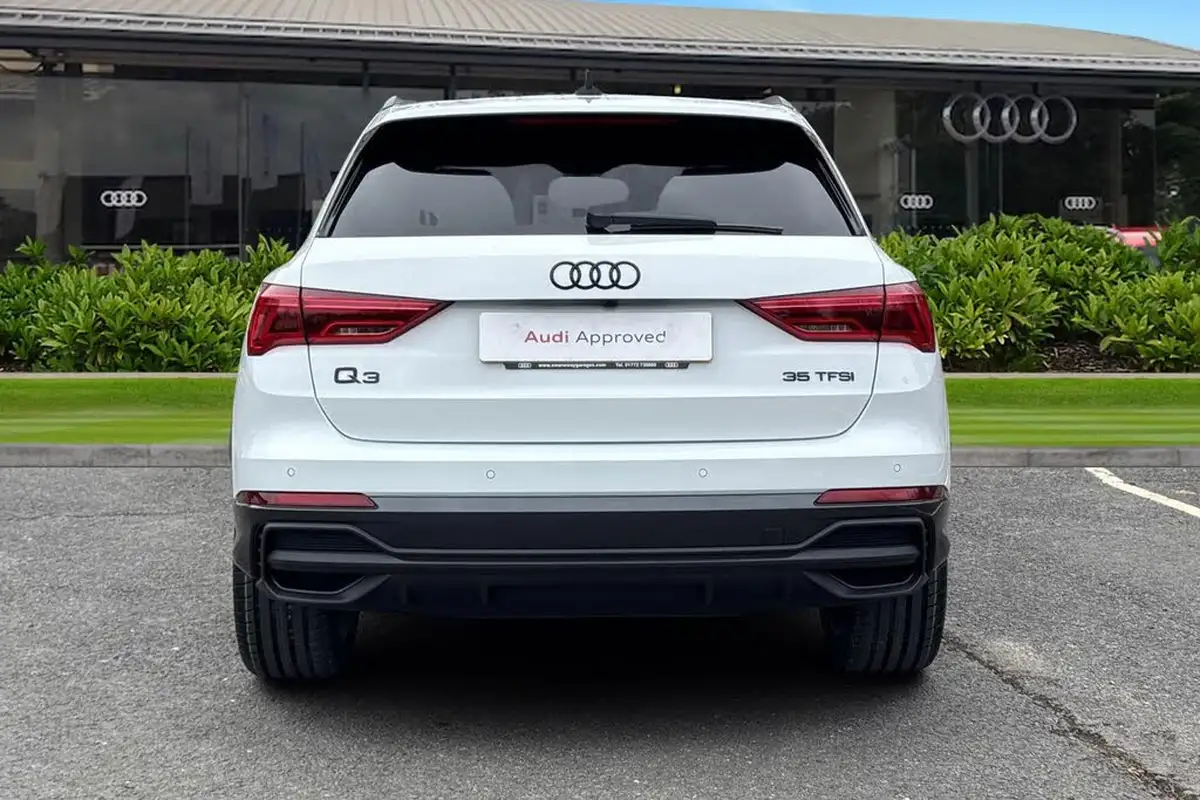 2025-audi-q3-15-35-tfsi-black-edition-station-wagon-s-tronic-big-3