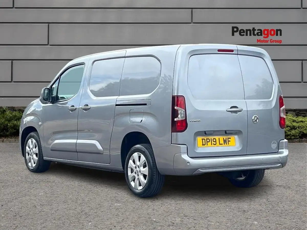 2019-vauxhall-combo-16cdti-le-nav-2300-l2h1-big-1