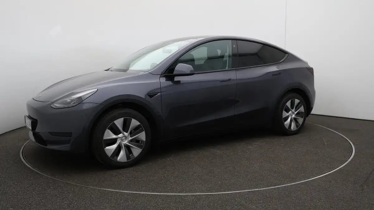 2023-tesla-model-y-e-rwd-big-41