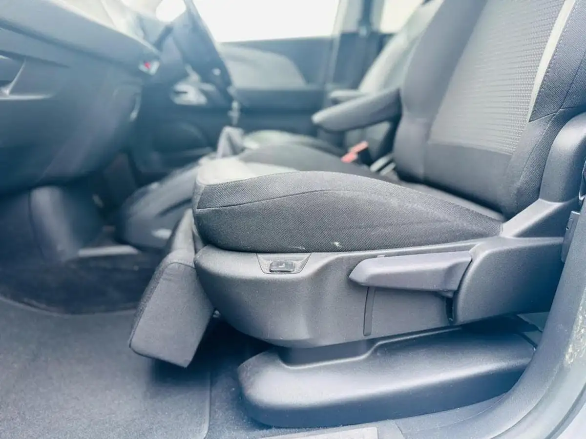 2014-citroen-grand-c4-picasso-16e-hdi-exclusive-big-33