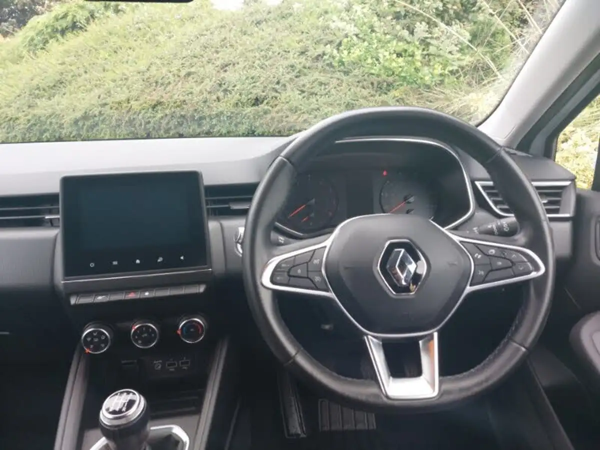 2020-renault-clio-10-sce-iconic-75bhp-big-6