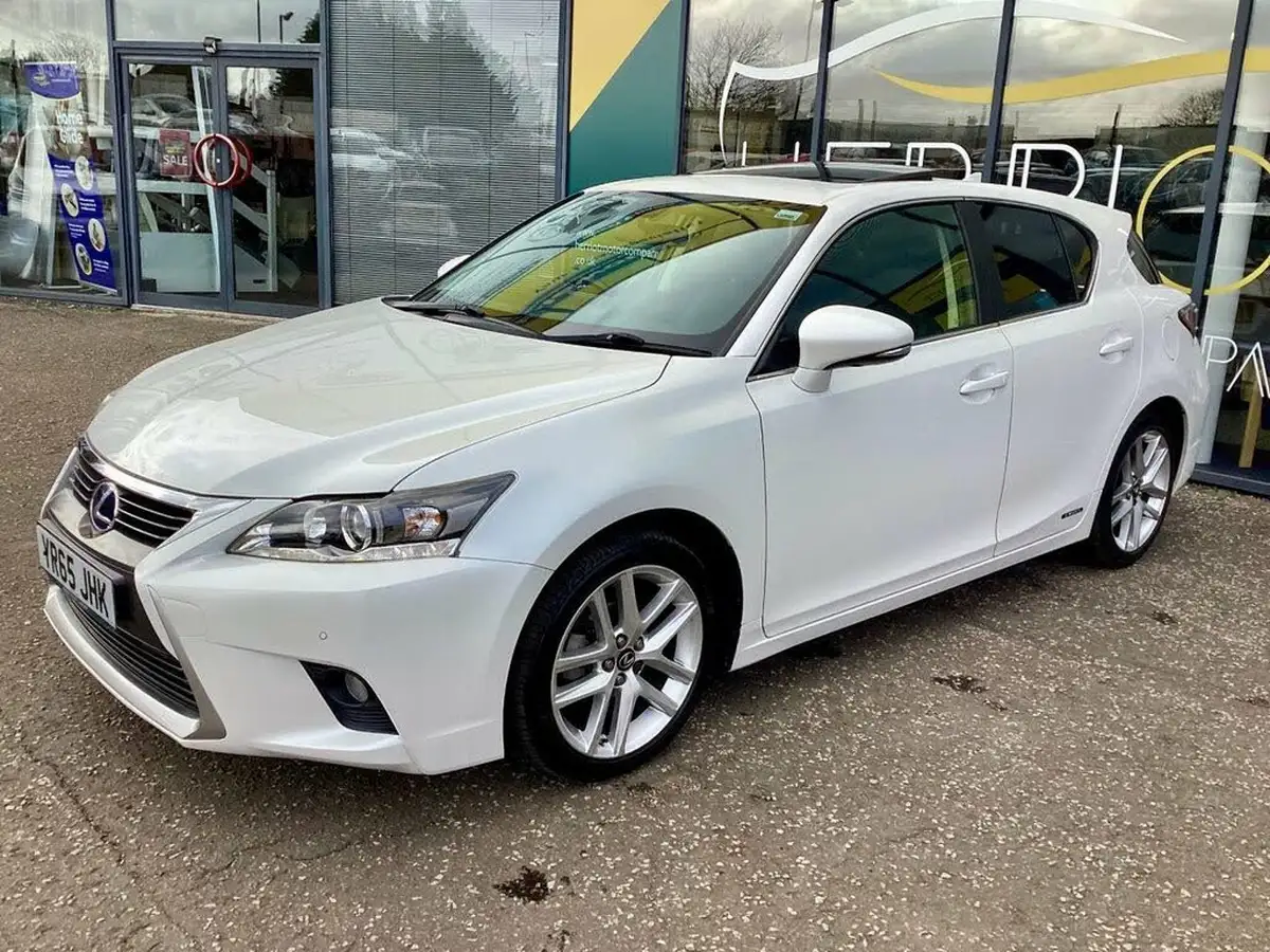 2015-lexus-ct-200h-18-advance-plus-big-2