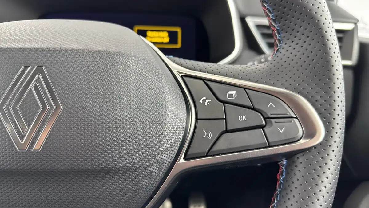 2024-renault-clio-16-esprit-alpine-big-21