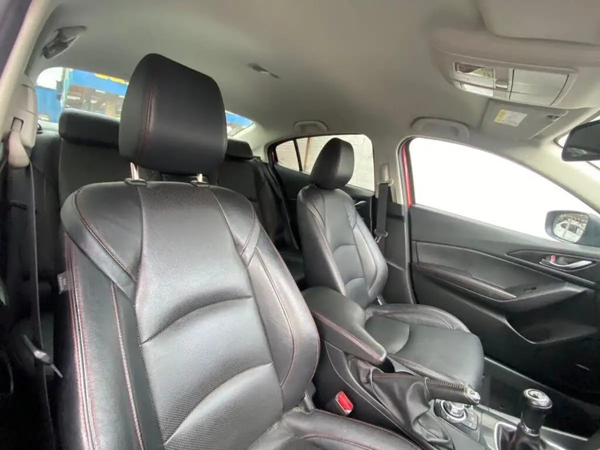 2015-mazda-mazda3-20-sport-nav-120ps-fastback-4d-big-14