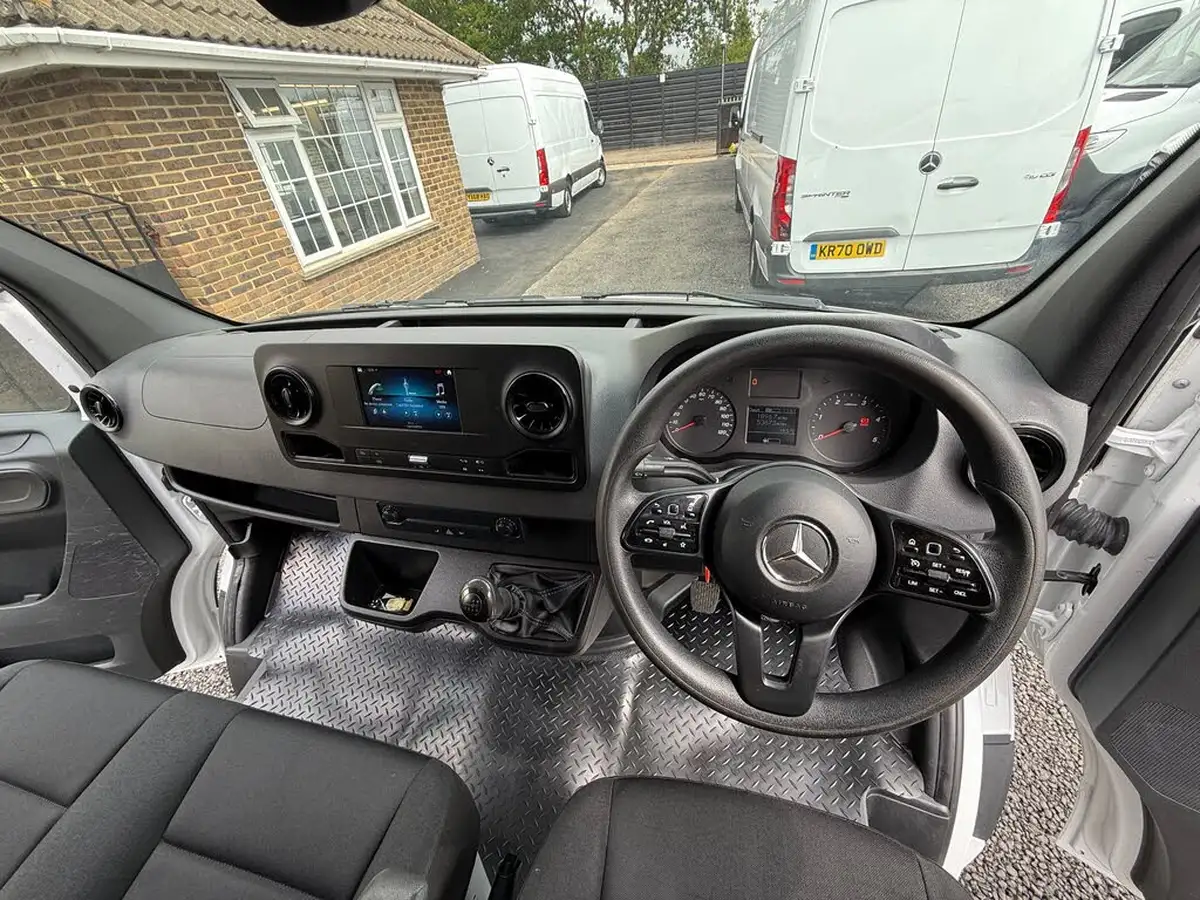 2020-mercedes-benz-sprinter-20cdi-315-l1h1-progressive-big-15