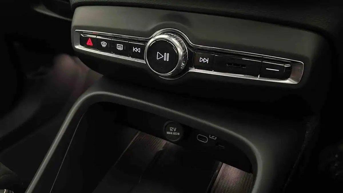 2022-volvo-c40-e-twin-recharge-pro-big-44