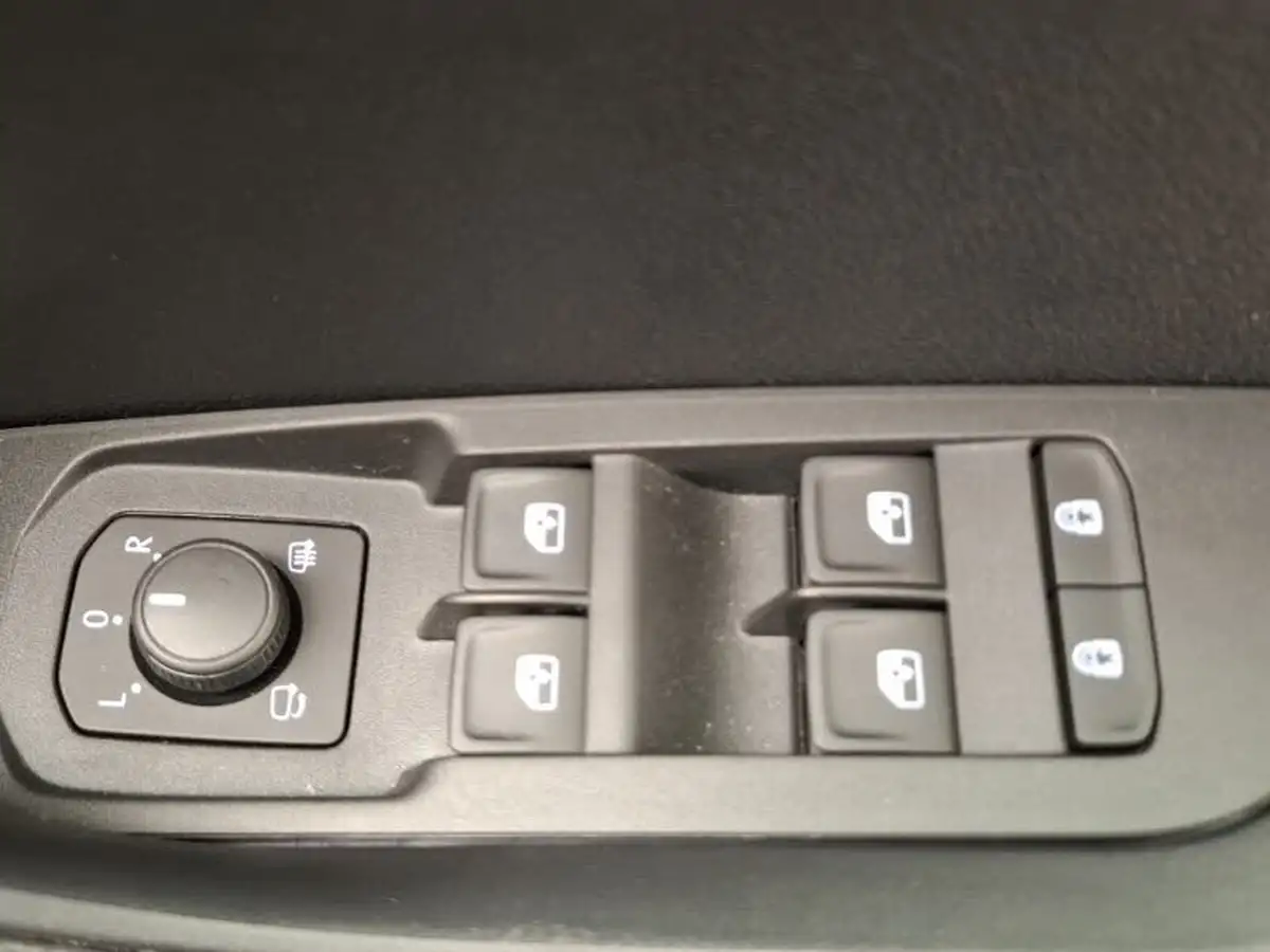 2024-skoda-karoq-15-tsi-sportline-dsg-big-18