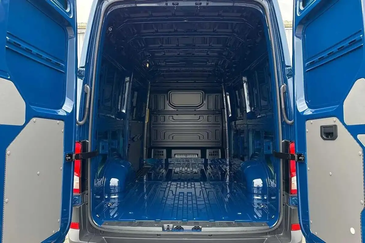 2025-volkswagen-crafter-20tdi-cr35-mwb-commerce-140pseu6d-panel-van-big-8
