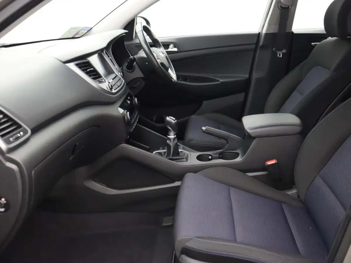 2017-hyundai-tucson-16-gdi-blue-drive-se-nav-big-12