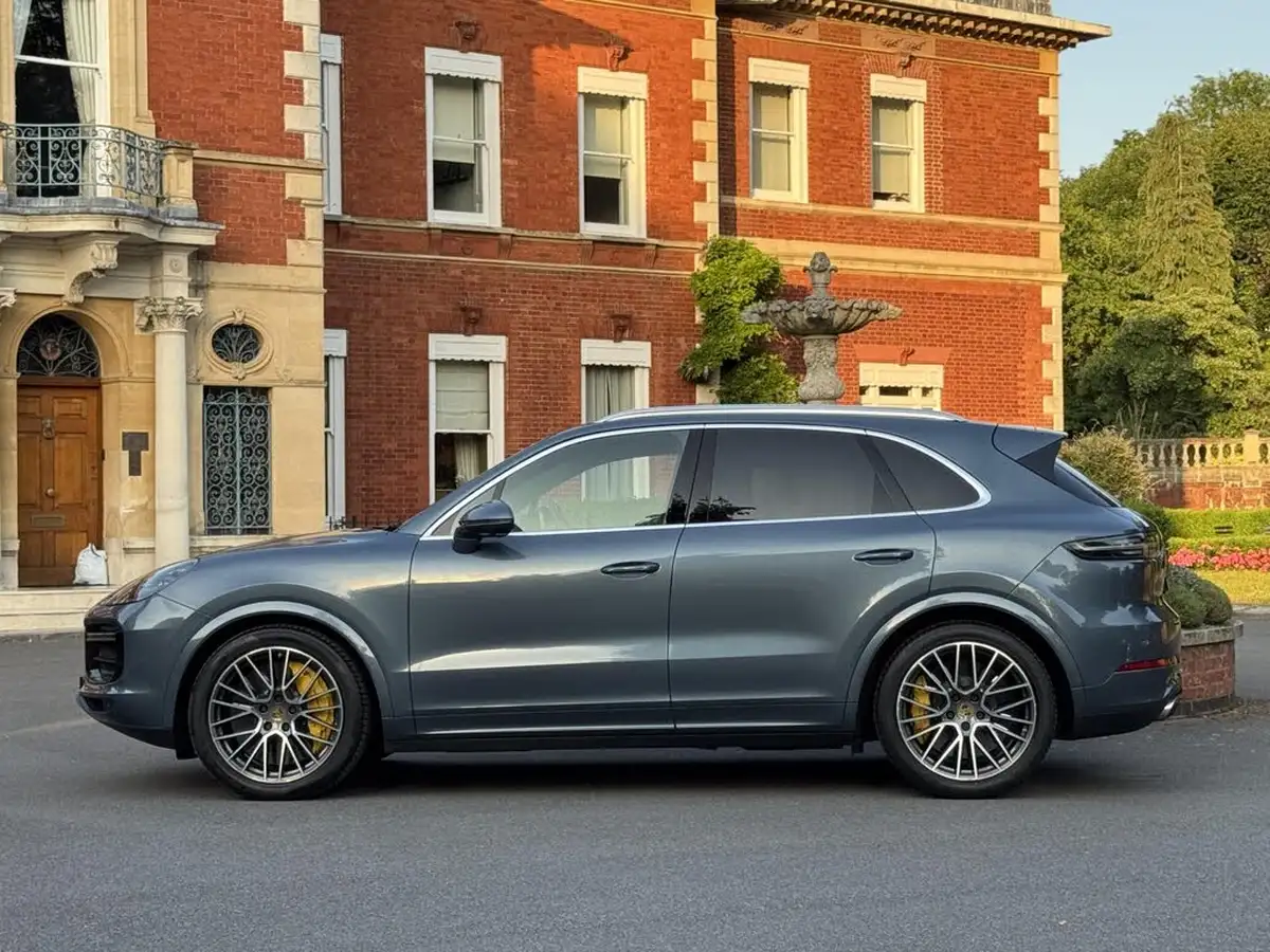 2018-porsche-cayenne-40-v8-turbo-big-3