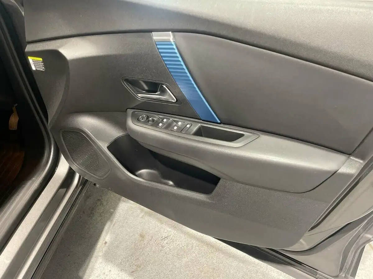 2022-citroen-c4-e-shine-big-6