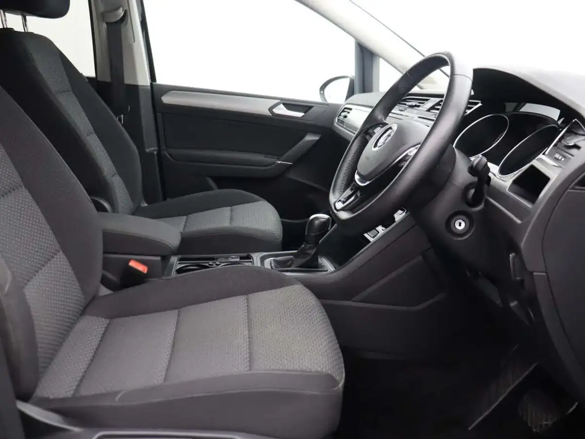 2020-volkswagen-touran-15-tsi-se-dsg-big-29