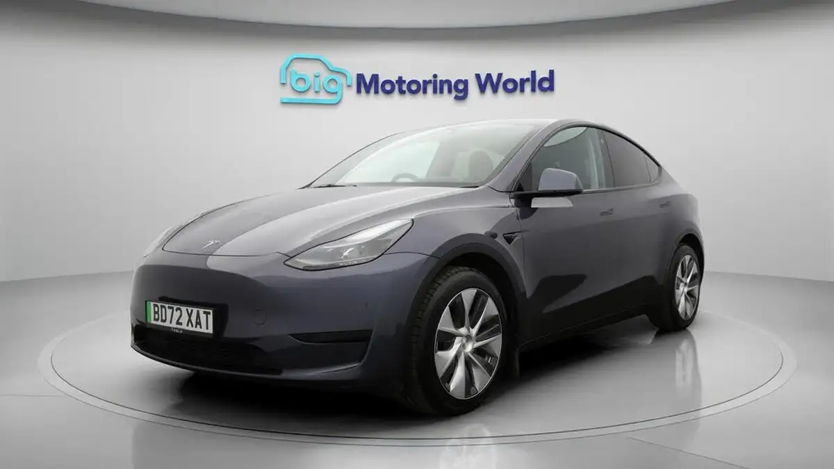 2022-tesla-model-y-e-rwd-big-3