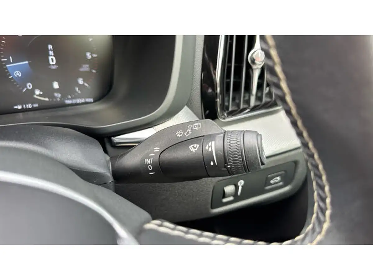2021-volvo-xc60-20td-b4-r-design-big-23