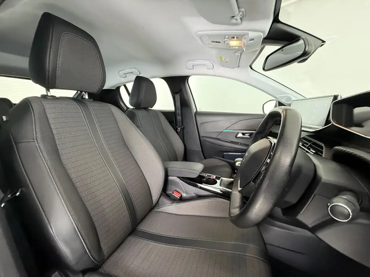2020-peugeot-208-12-puretech-allure-100bhp-big-13
