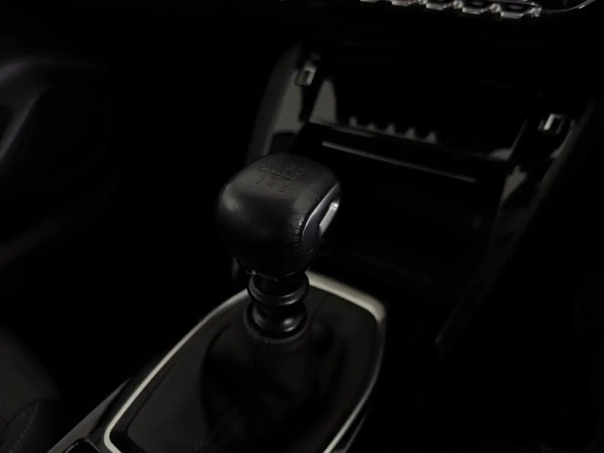 2020-peugeot-208-12-puretech-allure-100bhp-big-37