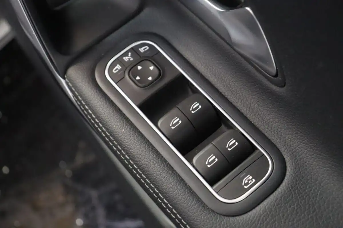 2022-mercedes-benz-cla-13-cla-200-amg-line-premium-plus-coupe-4d-big-36
