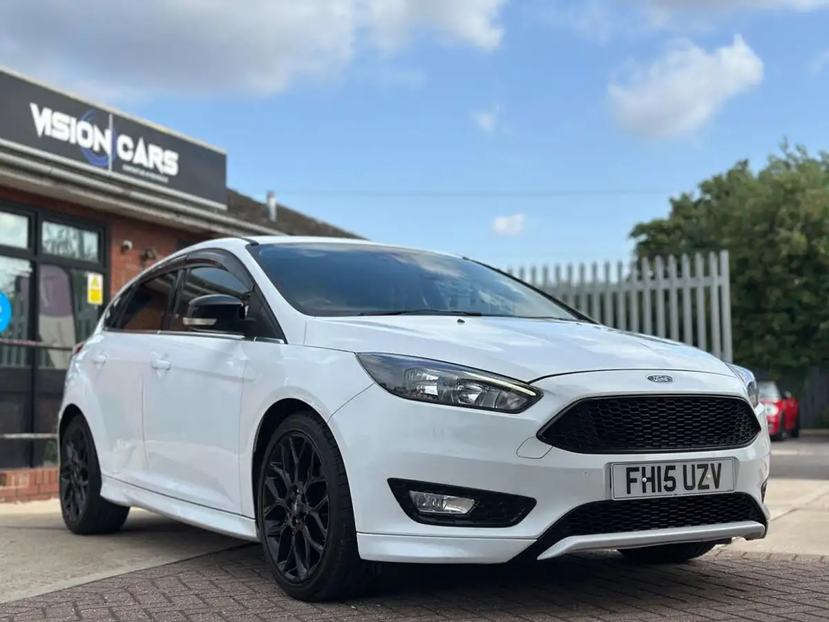 2015-ford-focus-15tdci-titanium-hatchback-big-0