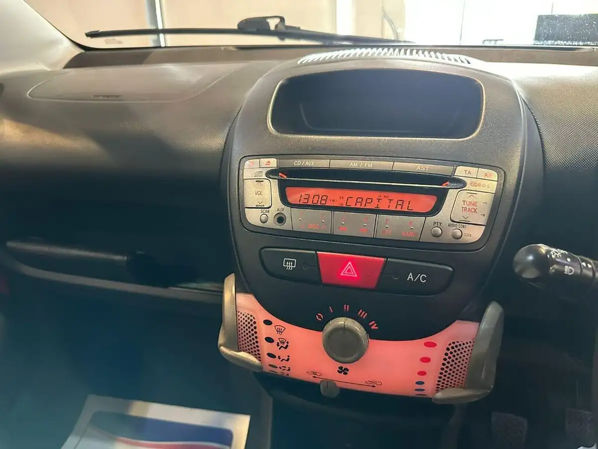 2013-toyota-aygo-10-mode-ac-3d-big-20