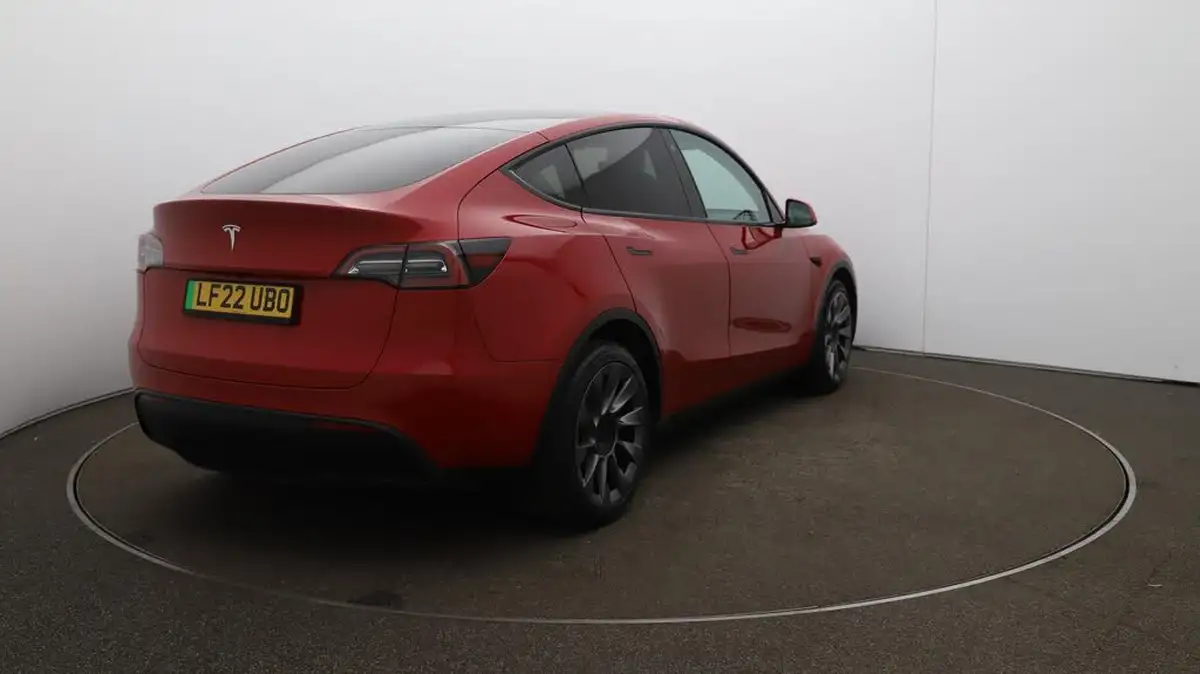 2022-tesla-model-y-e-long-range-big-50
