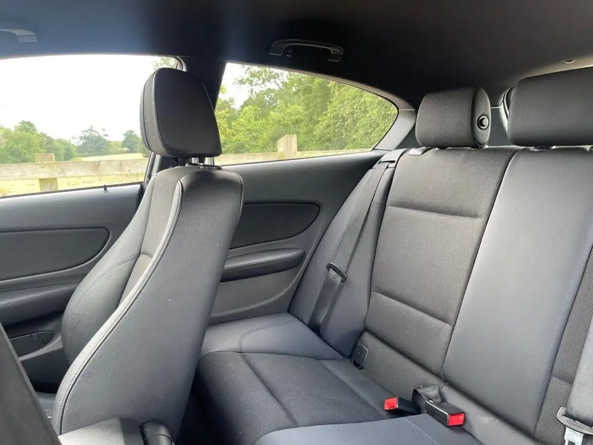 2011-bmw-1-series-20td-123d-m-sport-hatchback-3d-big-21