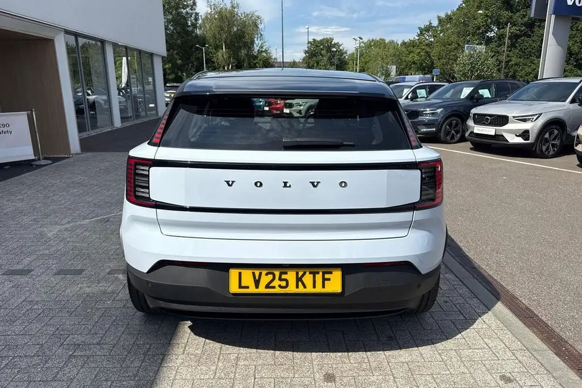 2025-volvo-ex30-e-twin-plus-big-7