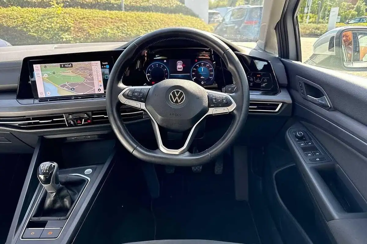 2022-volkswagen-golf-15-tsi-style-150ps-hatchback-big-13