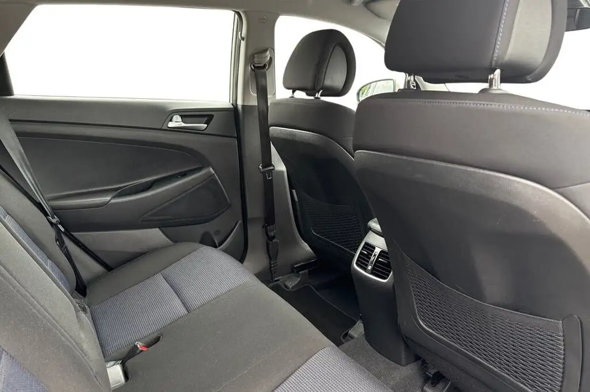 2016-hyundai-tucson-17crdi-blue-drive-se-nav-116ps-big-9