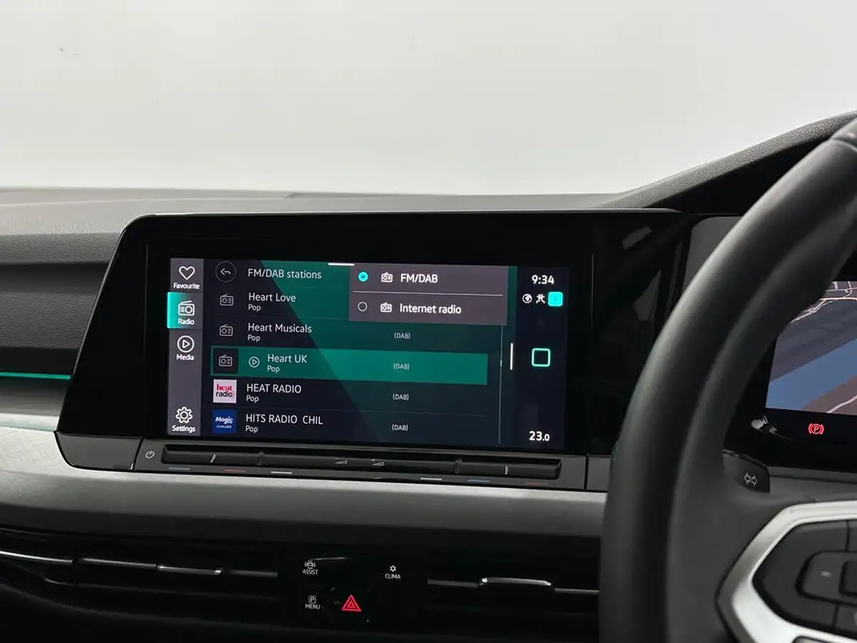 2023-volkswagen-golf-15-tsi-life-150ps-hatchback-big-21