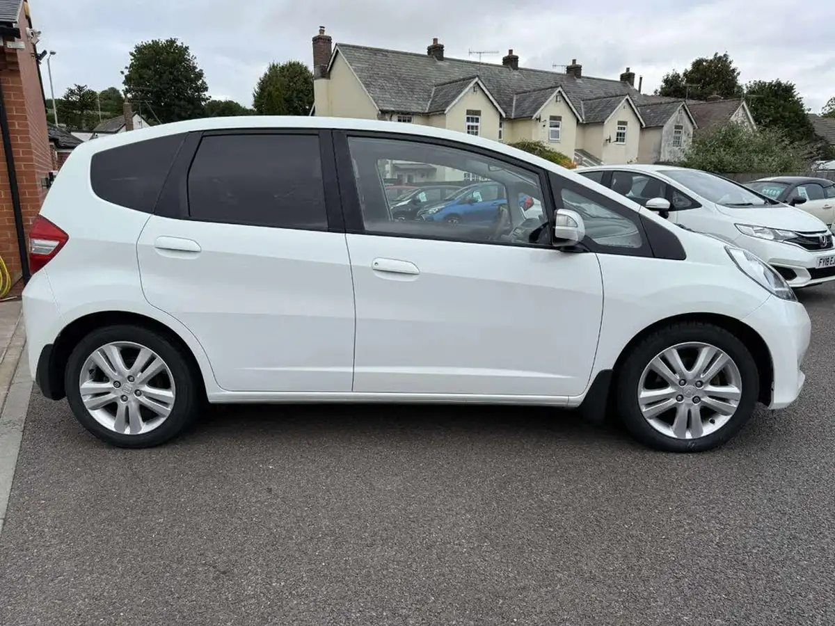 2014-honda-jazz-14-es-plus-big-2