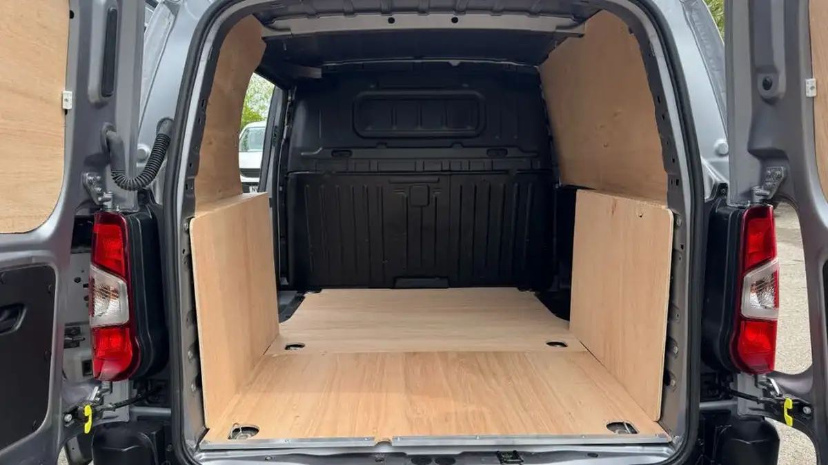2024-peugeot-partner-15-bluehdi-professional-100pseu6d-big-25