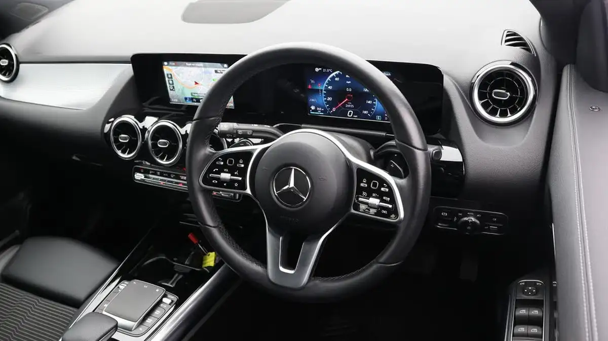 2021-mercedes-benz-gla-class-20d-gla-200d-sport-big-9