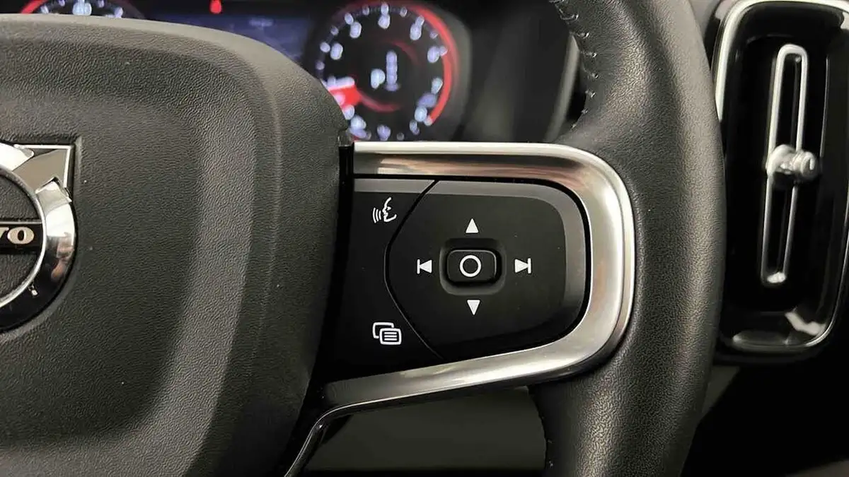 2021-volvo-xc40-15-t3-inscription-161bhp-auto-big-18