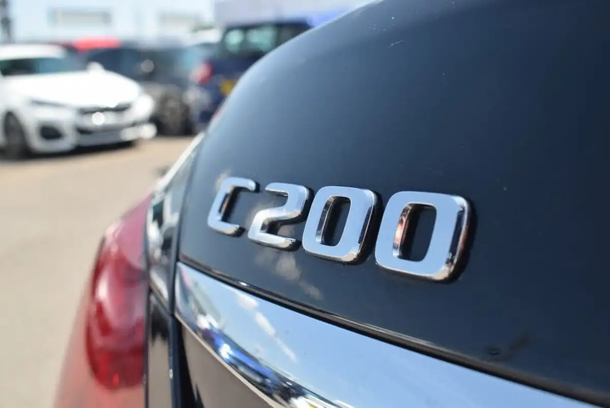 2018-mercedes-benz-c-class-15-c200-sport-premiumss-saloon-4d-big-16