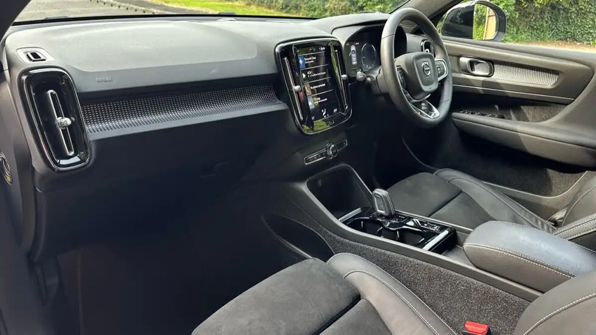 2021-volvo-xc40-15-t5-r-design-262bhp-big-36