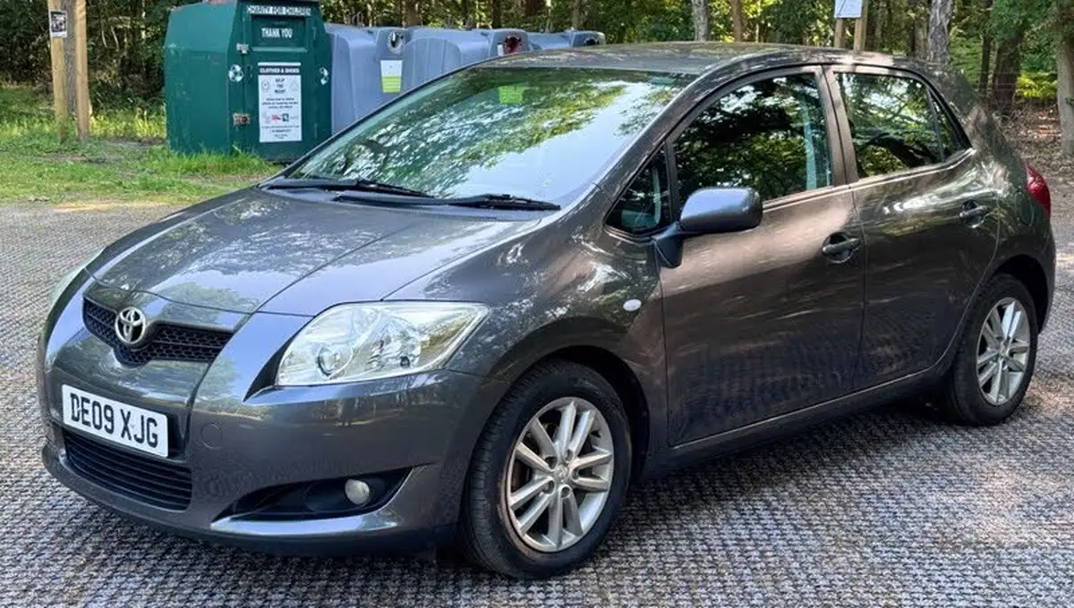 2009-toyota-auris-133-vvt-i-tr-5d-big-13