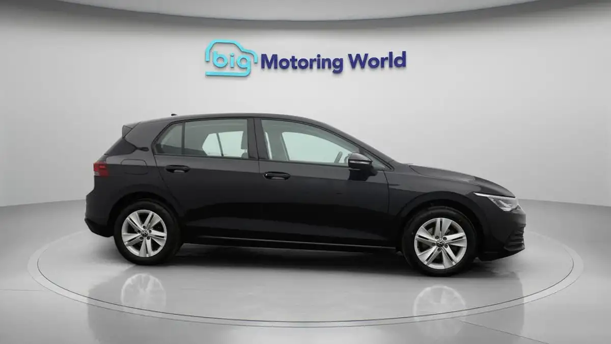 2021-volkswagen-golf-15-tsi-life-130ps-hatchback-big-8