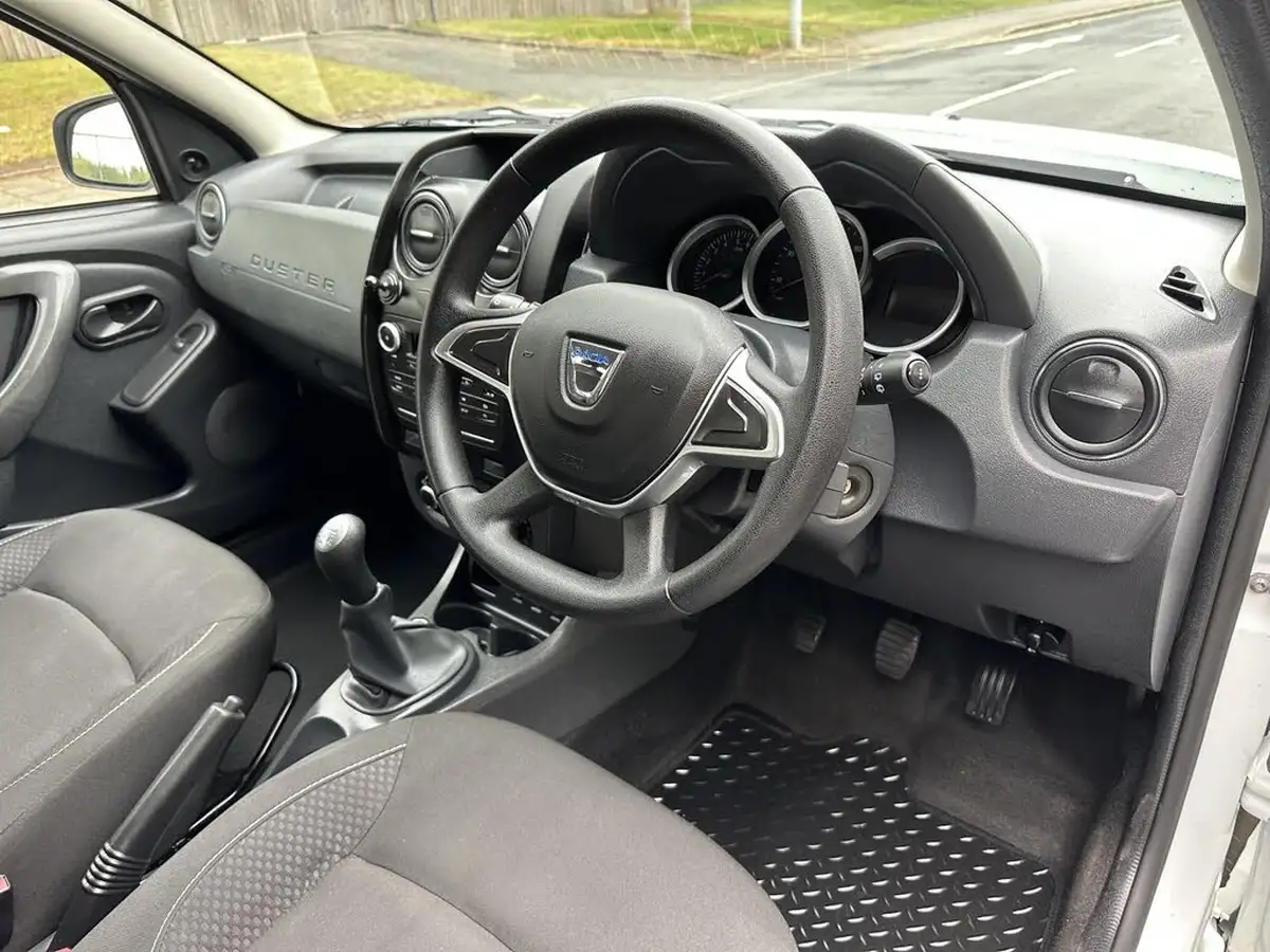 2017-dacia-duster-16-sce-ambiance-big-35