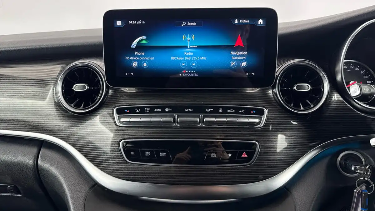 2022-mercedes-benz-eqv-e-eqv-300-sport-premium-big-11
