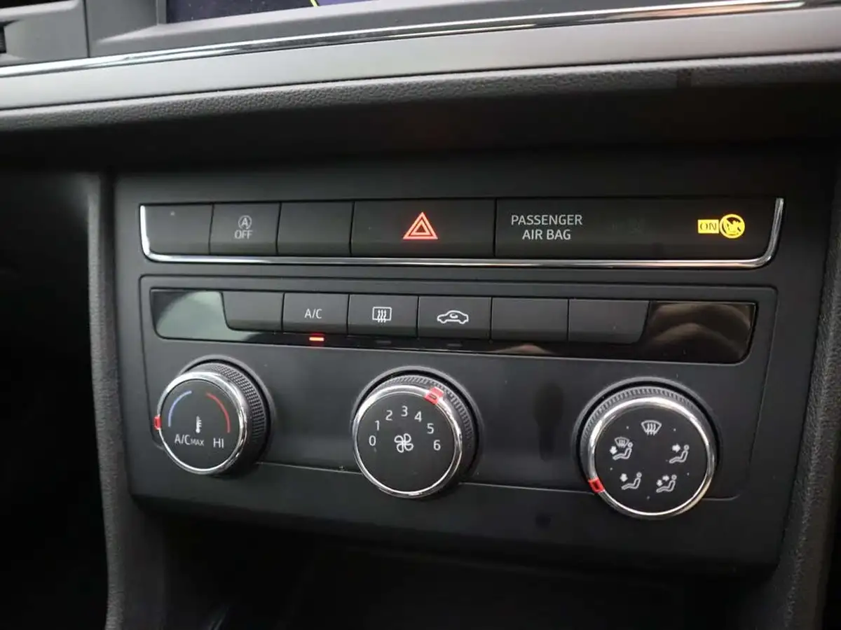 2018-seat-leon-12-tsi-se-dynamic-technology-hatchback-big-24