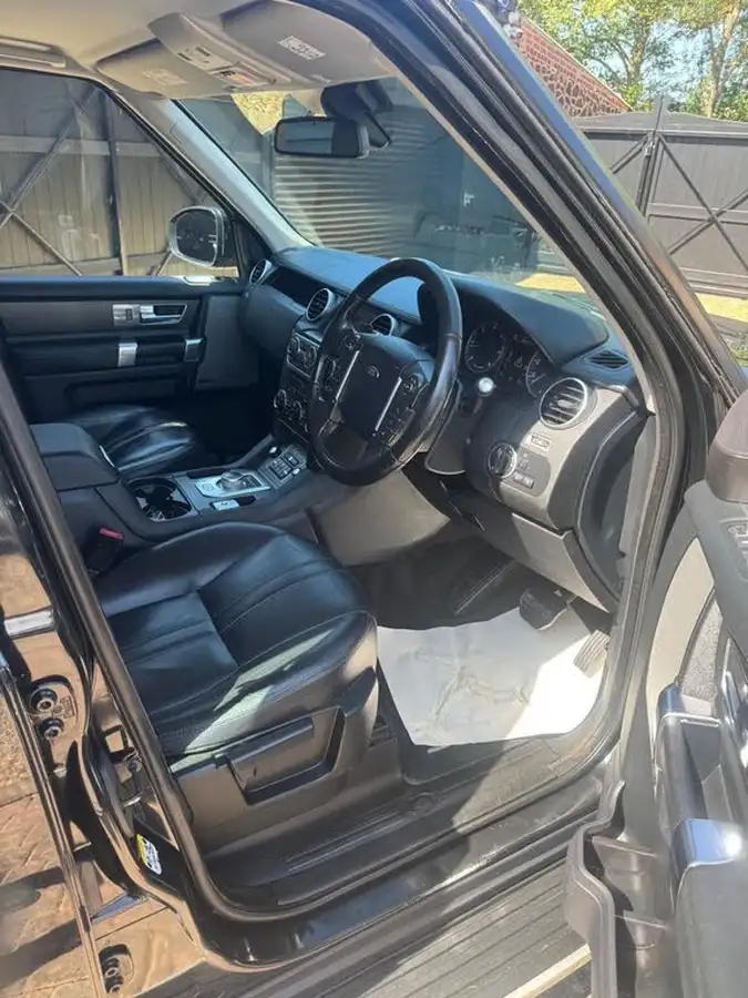 2016-land-rover-discovery-4-30-sd-v6-graphite-big-10
