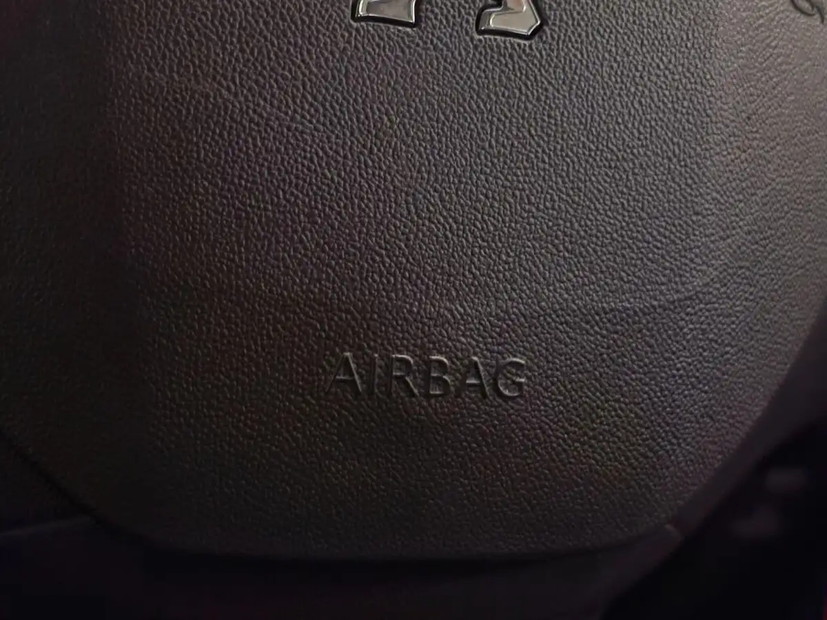 2015-peugeot-208-10-access-5d-big-43