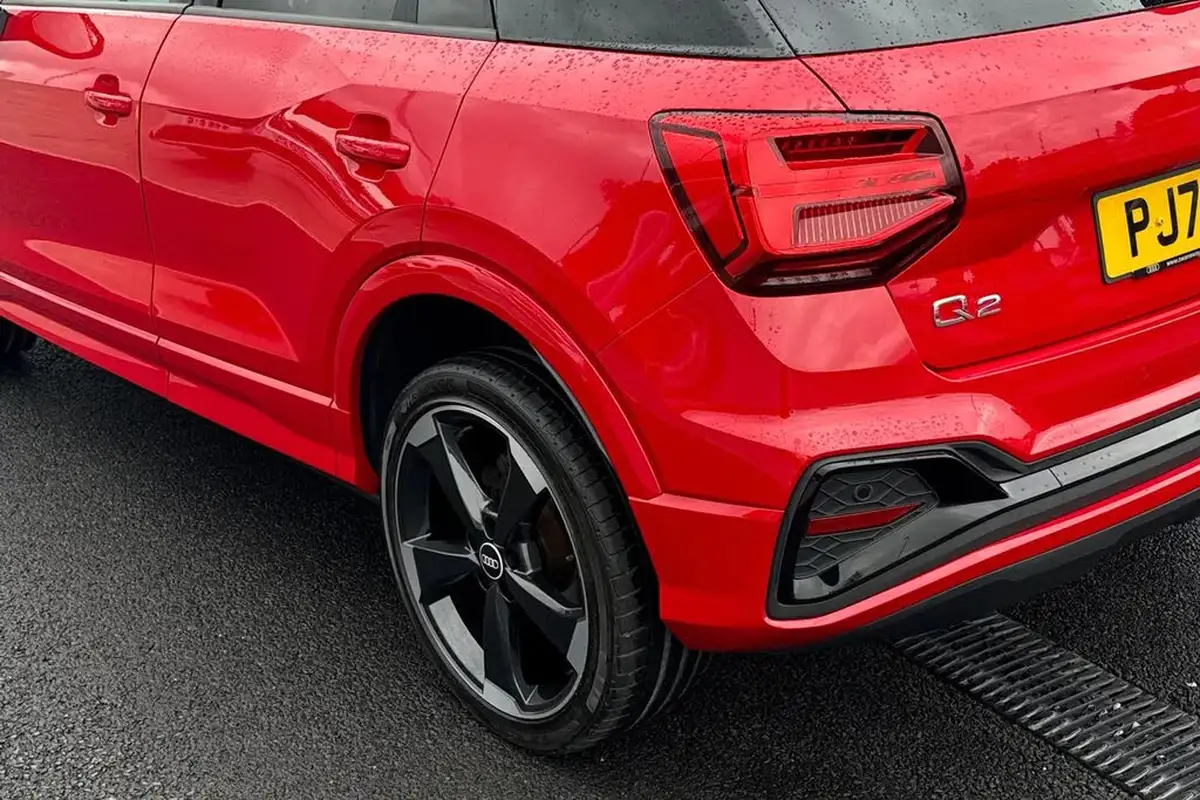 2021-audi-q2-10-30-tfsi-black-edition-big-6