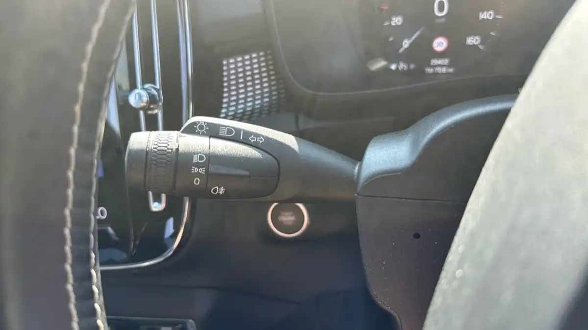 2021-volvo-xc40-15-t3-r-design-161bhp-big-17