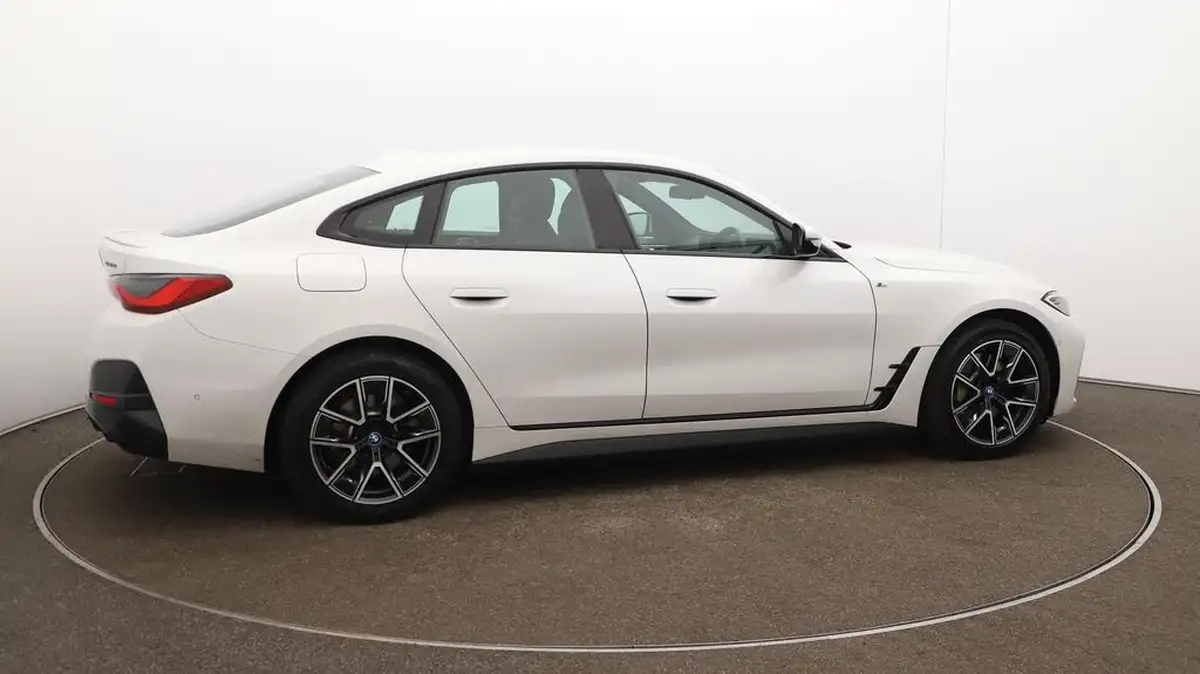 2022-bmw-i4-e-edrive40-m-sport-big-52